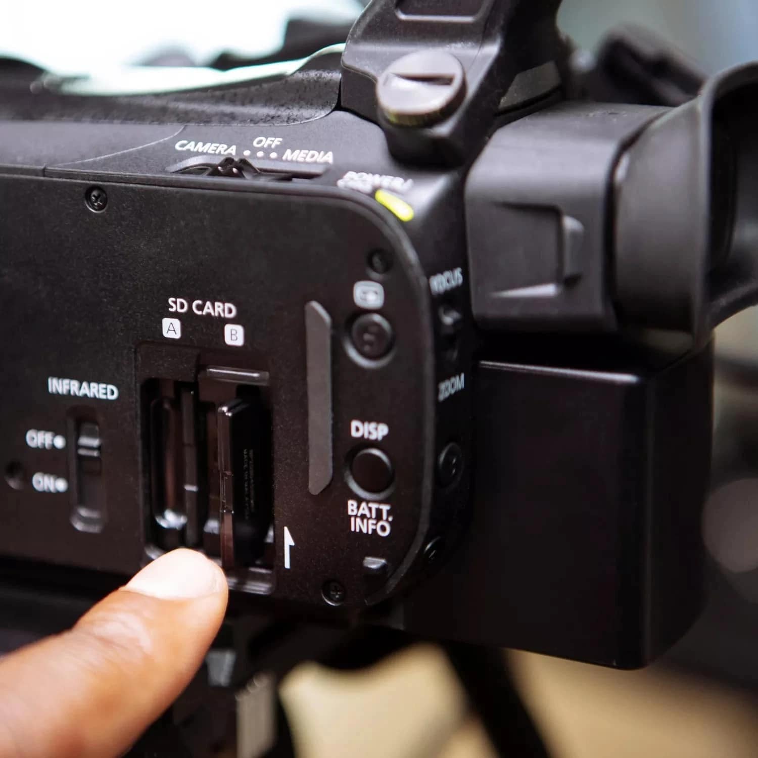 Canon XA60 4K UHD Pro Camcorder 20x Zoom XLR HDMI USB-C Streaming